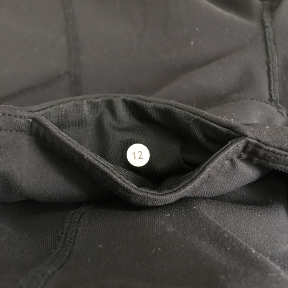 Lululemon set size 12. Racer back top with mesh accent and capri leggings - Picture 11 of 12